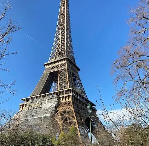 Small Studio Near Eiffel Tower