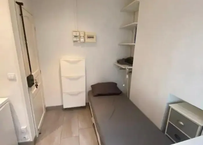 Small Studio Near Eiffel Tower